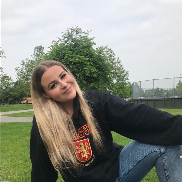 Meet your Posher, Emily - Picture 1 of 1